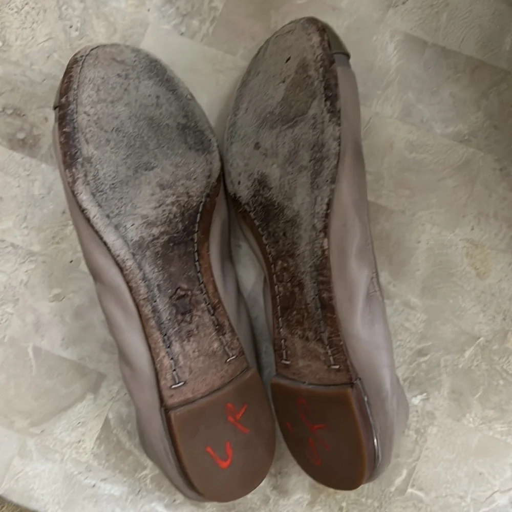 Tory Burch Minnie Cap Toe Light Taupe/Grey  Ballet Flats Women's Size 5
